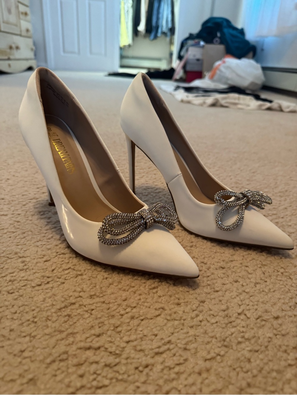 Dream Pairs White Pointed Crystal Bow Stiletto Pumps